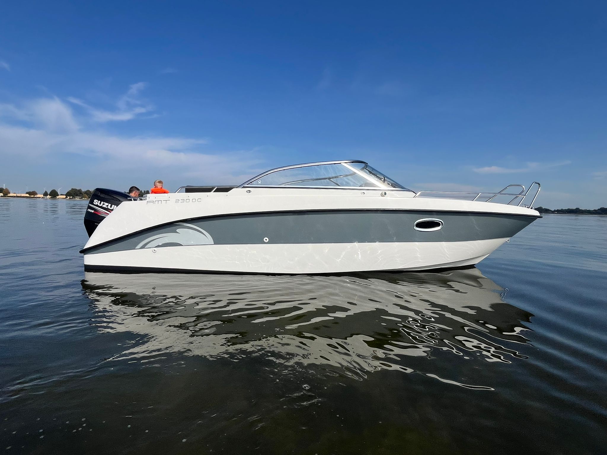 Lees meer over het artikel AMT 230 DC met Suzuki DF250